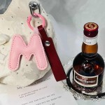Washable Fashion Creative 26 English Leather Keychain Hanging Cartoon Pendant Keyring Bag Phone Key Chain Ring Decorations Accessory Gift