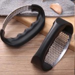 Food Grade Stainless Steel Garlic Press Metal Plastic One-Press Design Easy Clean Effort-Saving