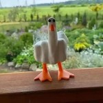 Easy To Clean Creative Middle Finger Duck Cute Resin Statue Decoration small Desktop Ornaments Garden Art Home Office Decorative
