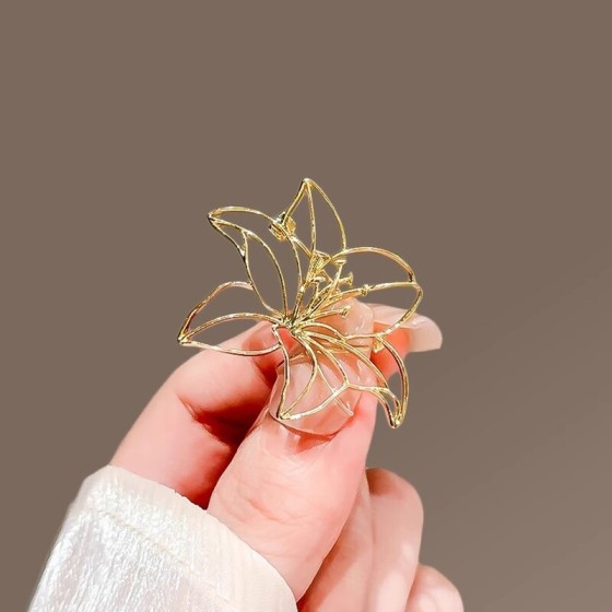 High End Hollowed Out Lily Flower Brooch, Feminine Style Suit Brooch, Minimalist Brooch