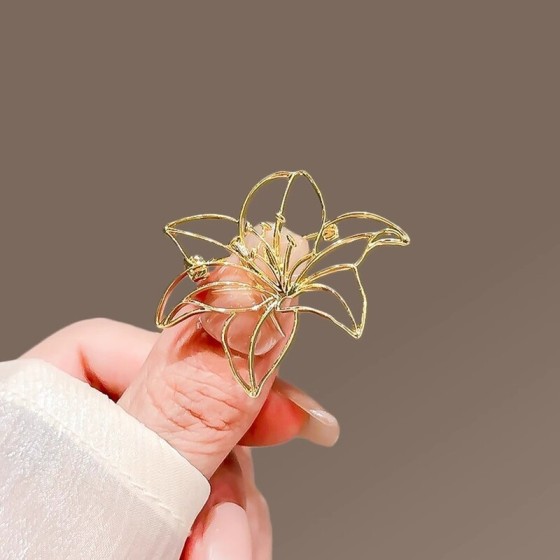 High End Hollowed Out Lily Flower Brooch, Feminine Style Suit Brooch, Minimalist Brooch