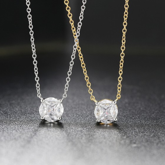 Minimalist Round Pendant Necklace for Women with Zirconia Gold Choker Chain
